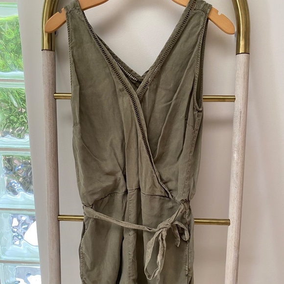 Anthropologie Cloth & Stone Burlingame Wrap V-Neck Romper Olive Green Size S - Picture 1 of 8